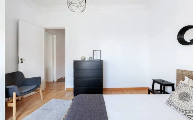 Minimalist 2bdr Apt in Lisbon, Excellent Location