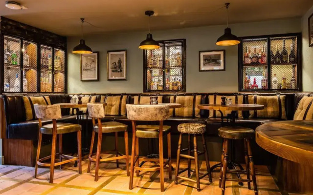 Greyhound Hotel
