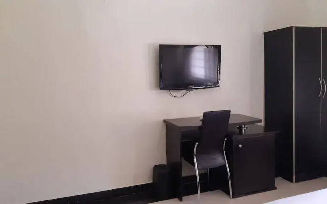 Top-Notch Suites and Apartments