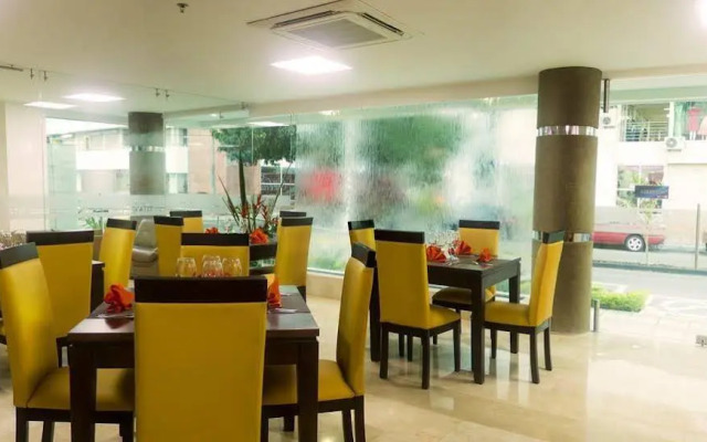 Hotel Titanium Plaza