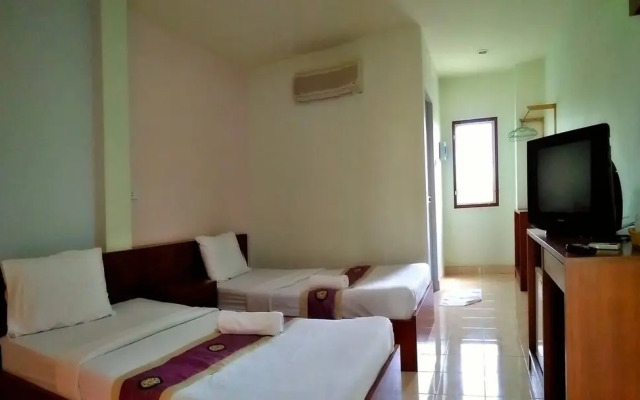 CAPITAL O1142 Laemkum Beach Resort