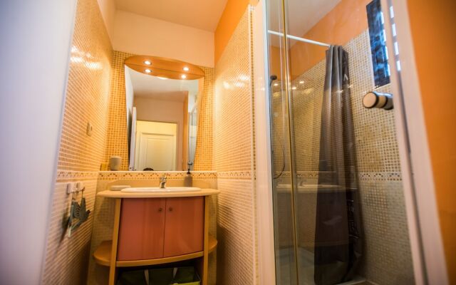 Appartement Kaza Logos
