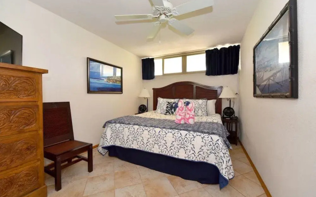 Kahana Reef 303 by RedAwning