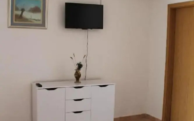 Snjeza - 80 m From Beach - A2 Apartman