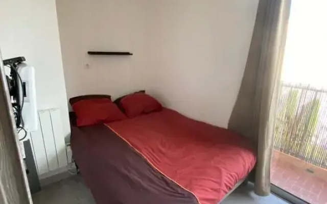 Jolie 2 pièces bien situé ,proche commerces.