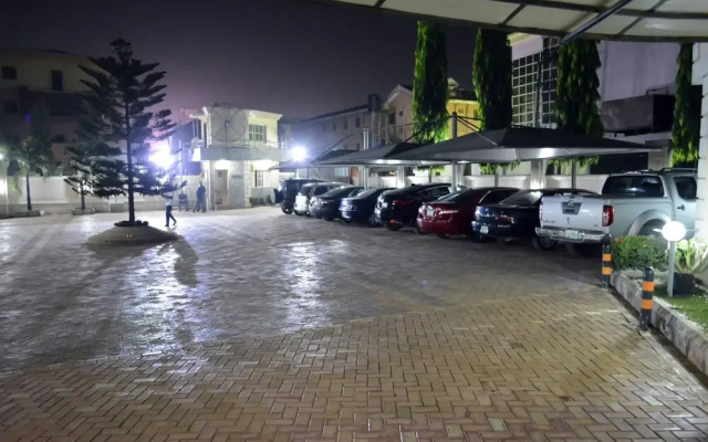 Golphins Suites and Hotels