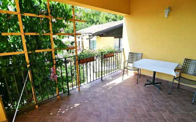 Scenic Retreat Rooms and Family Apartment