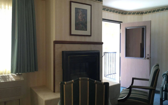 Longstreet Inn & Casino