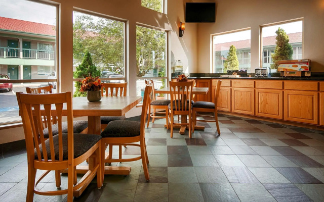 Best Western Pacific Highway Inn