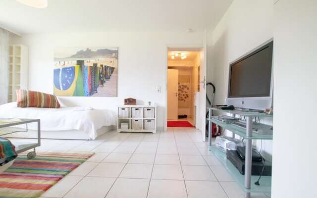 Tolstov-Hotels Big Room Apartment