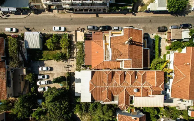 Villa Velzon Guesthouse