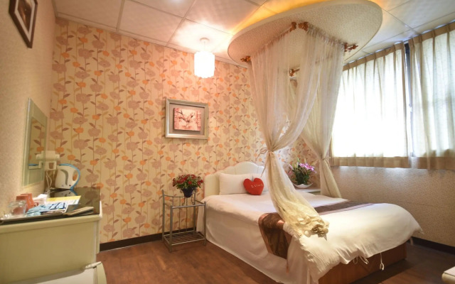 Sun Moon Love Hotel