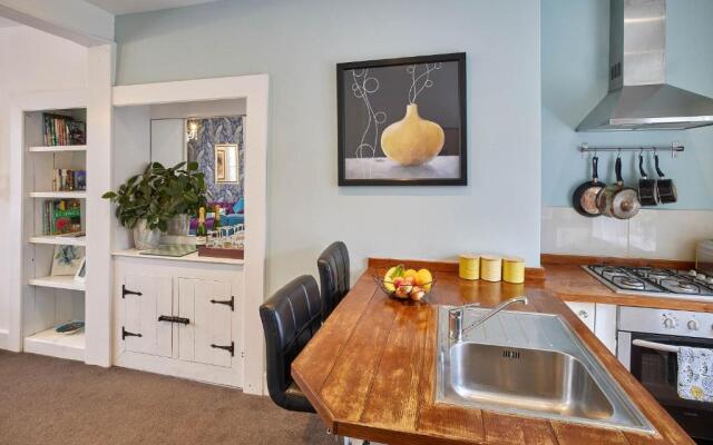 The Granville - Delightful 2-bed Victorian Apartment