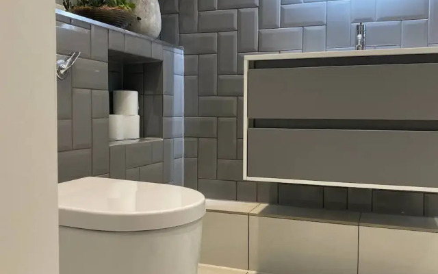 Beautiful 2 Bedroom Property in Earl's Court