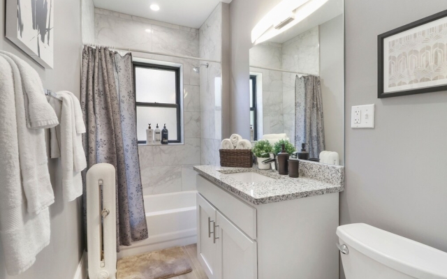 Modern 3BR Apartment in Boystown