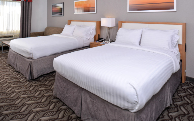 Holiday Inn Express & Suites Lonoke by IHG
