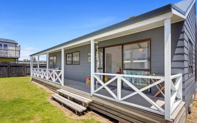 Coastal Charm - Waihi Beach Holiday Home