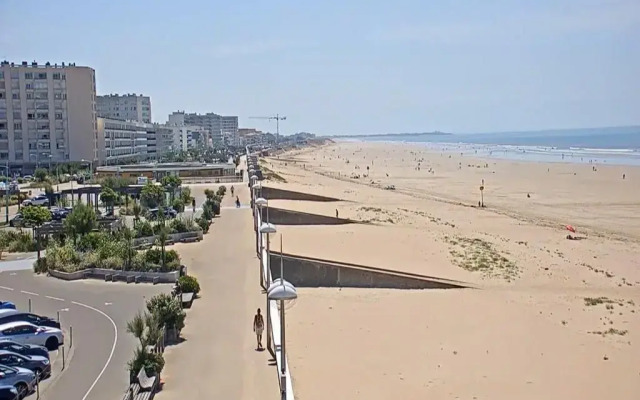 LOGEMENT T2 PMR piscine Privée 400m de la Plage