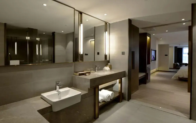 KuanRong Luxury Suites Hotel - Daping Times Square