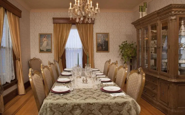 Historic Hutchinson House B&B