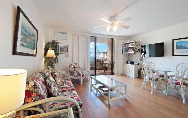 Kona Reef F2 Charming Oceanfront Condo for 4!