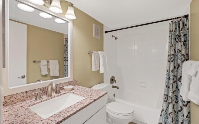 Beachfront Condo With Pool and Balcony Facing Beach