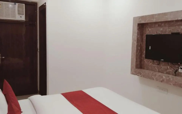 OYO 88430 Hotel Param Palace
