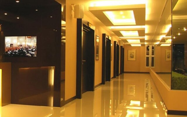 The Residence Airport & Spa
