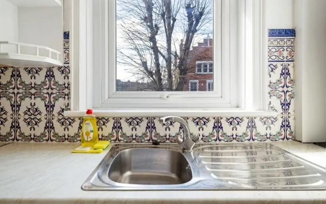 Victorian-style 3-bed Apt in S Hampstead