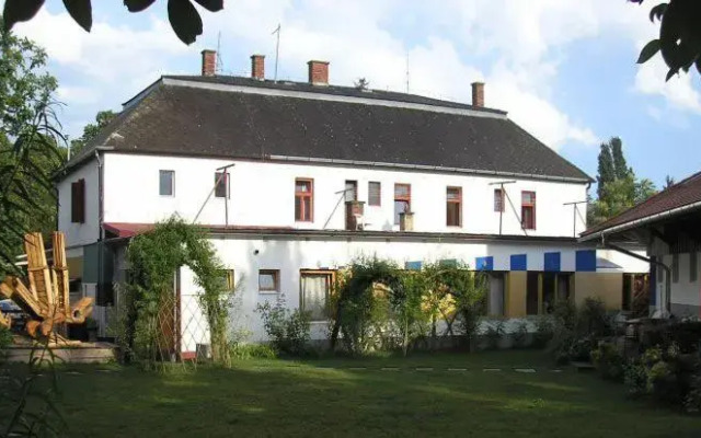 Hullam Hostel