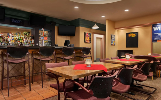 Travelodge by Wyndham Winnipeg East