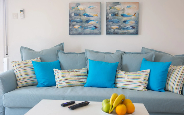 White Arches Apartment