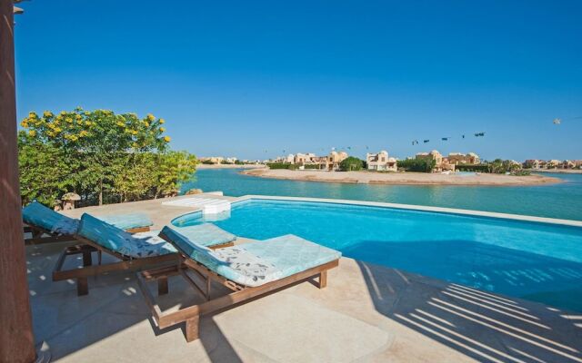 Villa in El Gouna with Pool