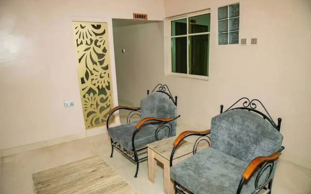 Everland Hotel and Suites