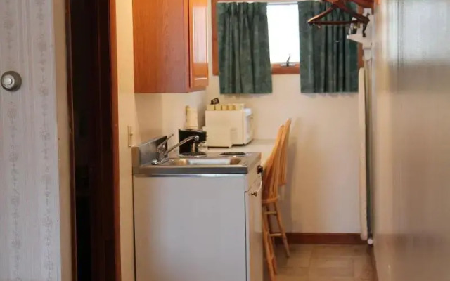 Sara Placid Inn & Suites