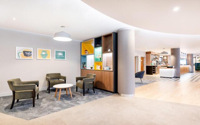 Holiday Inn London - Luton Airport by IHG