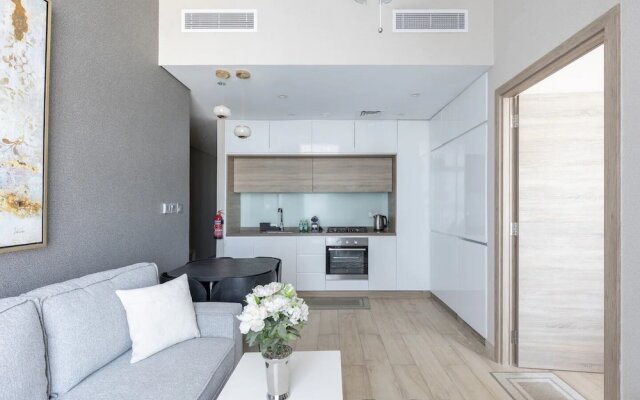 Bright 1BR sea view and balcony