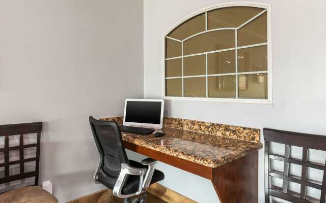 Quality Inn & Suites at The Outlets Mercedes/Weslaco