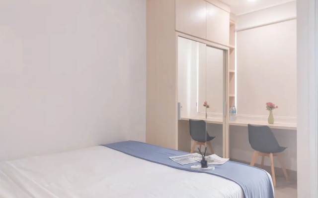 Minimalist And Homey Studio Apartment At B Residence – Guest Rooms – Legok