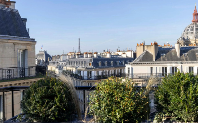 Le 12 Hotel