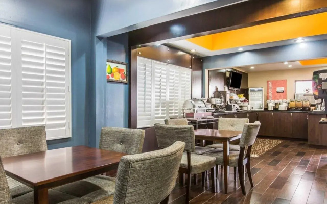 Hotel Hwood