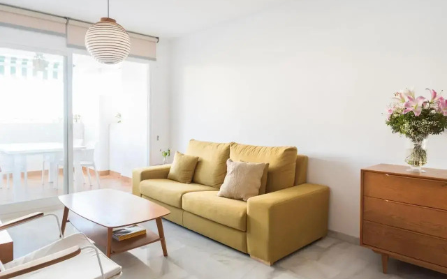 Beautiful apartment with terrace near the beach