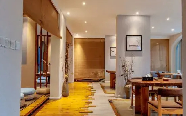 Yihai Courtyard Holiday Inn