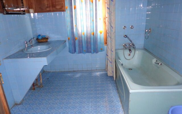 Alif Laila Group of Houseboats