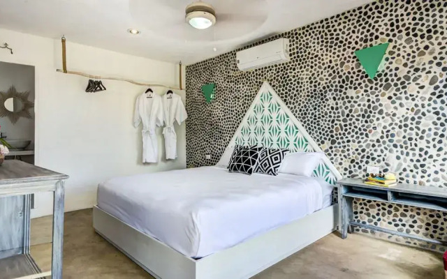 Aura Sunny 1 bedroom suite near beach