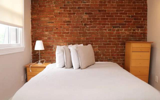 Maverick Suites at 402 Columbus Ave