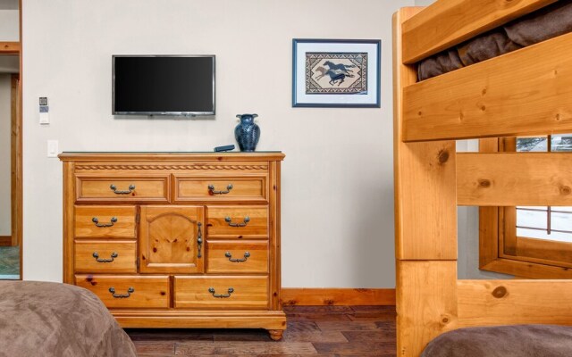 1687 Lakeside 3 Bedroom Home by RedAwning