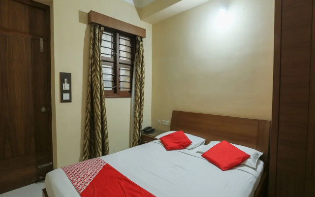 OYO 13566 Kumars The White House