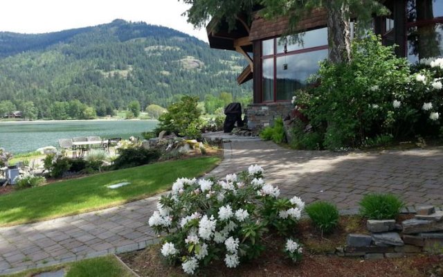 Lakefront Vacation Property at Sandpoint/Schweitzer Mountain Ski Resort