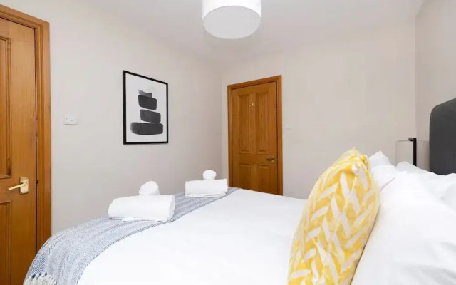 Bright&Cosy Flat near Scottish Gallery
